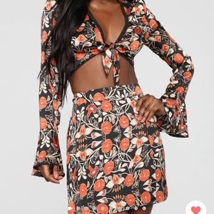 I’m selling a two piece set from fashion nova